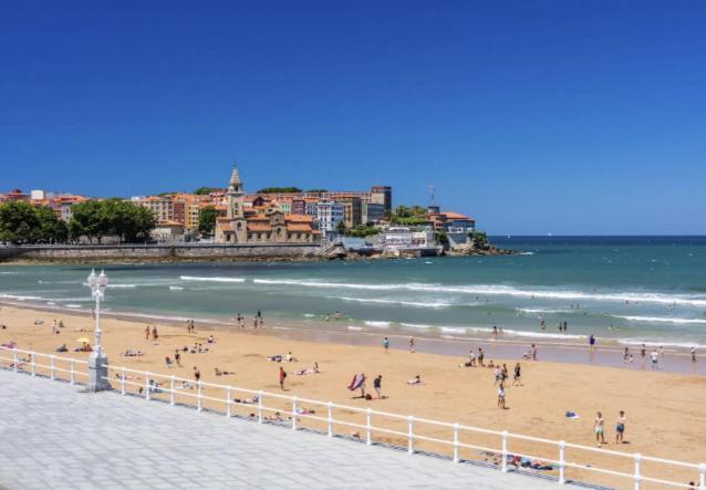 Apartamentos La Xiuca Playa Gijon Bagian luar foto
